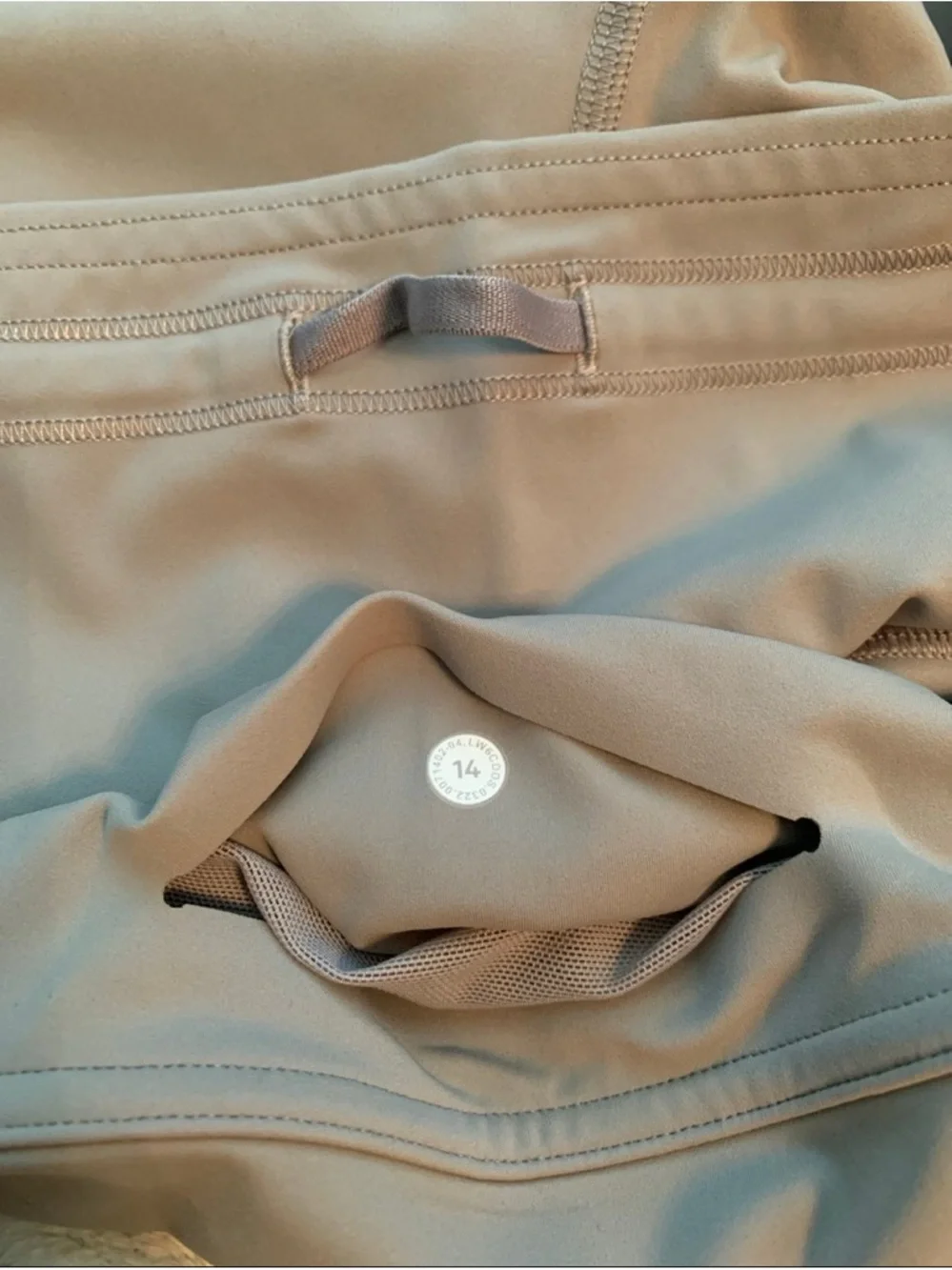 Lululemon Base Pace High-Rise Reflective Tight
24”
Gull Grey
Size 14 - Picture 5 of 5